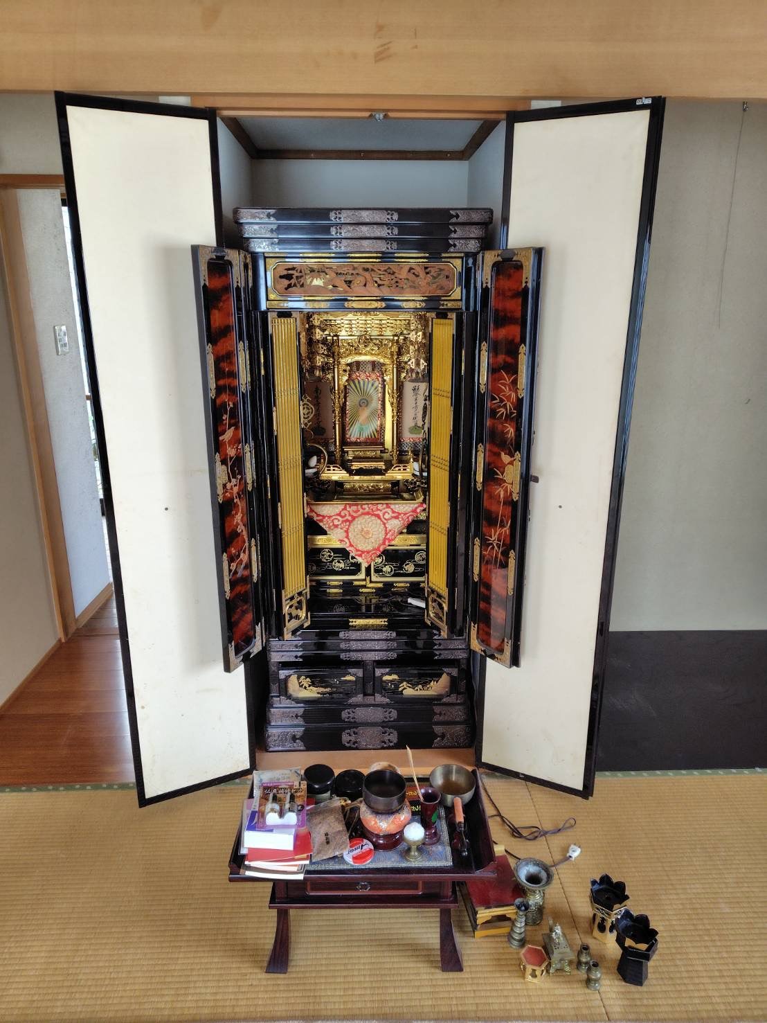 お仏壇の処分と合同供養を承りました