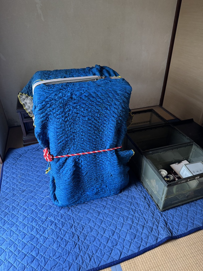 兵庫県神戸市北区 お仏壇を毛布で養生・梱包し搬出準備を整えた様子
