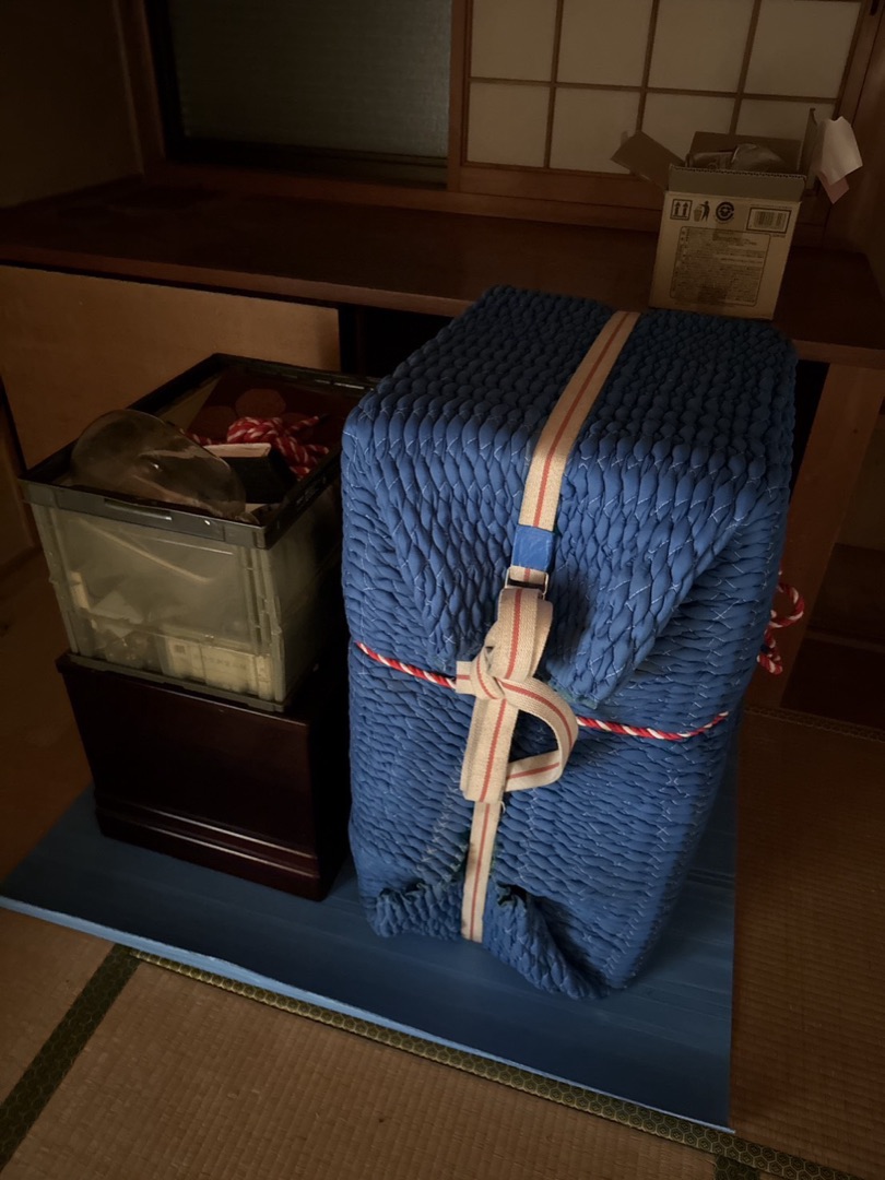 兵庫県三木市 お仏壇を梱包資材で養生・梱包し搬出準備をした様子