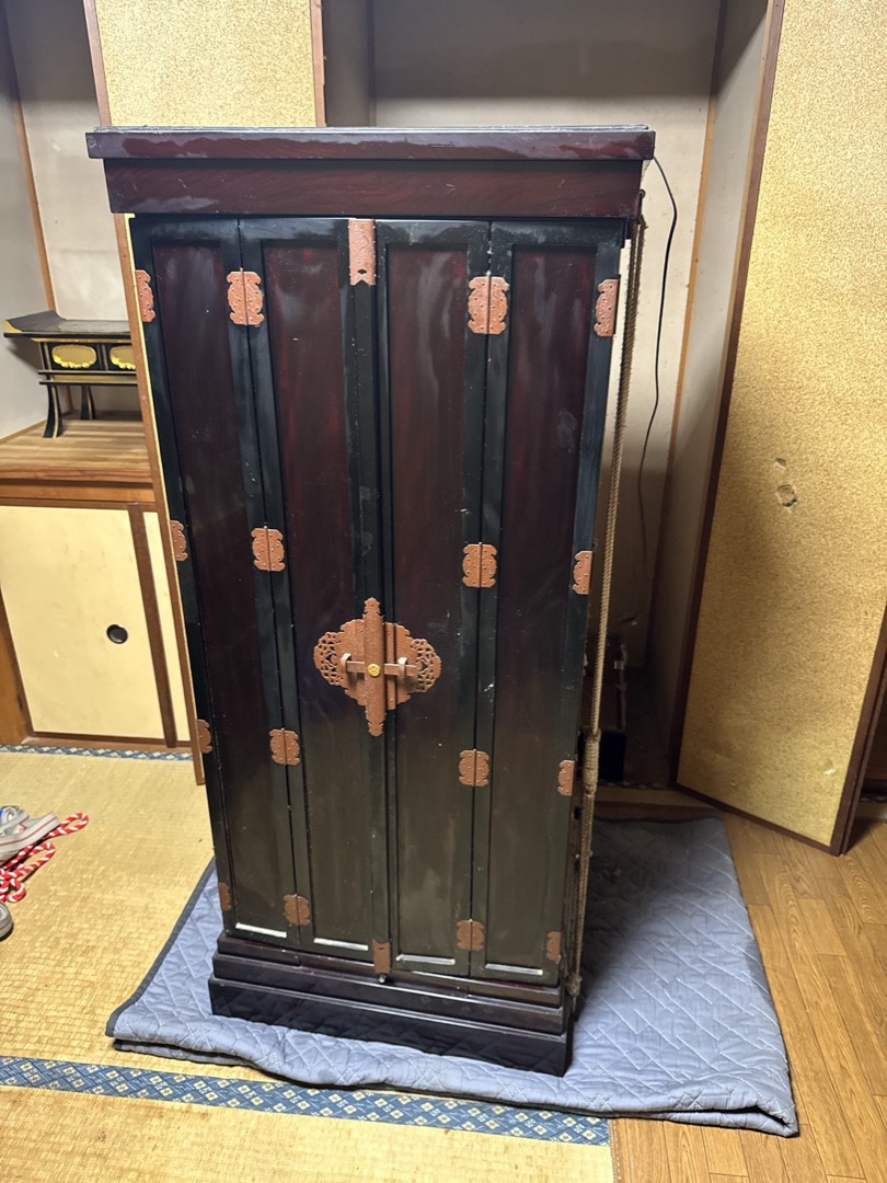 京都市下京区 大型仏壇を養生して搬出準備する様子