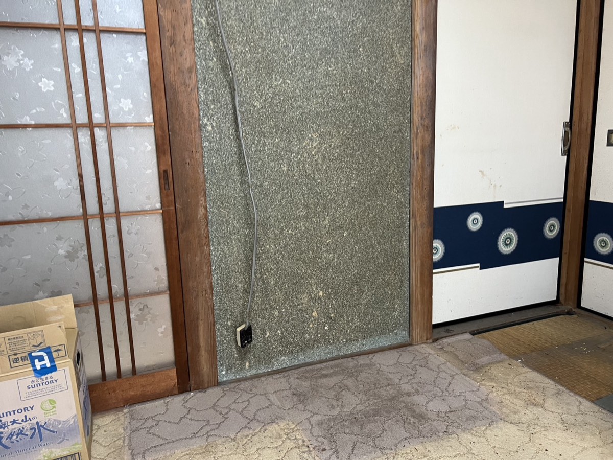 奈良県橿原市 お仏壇処分の作業後。お仏壇を運び出してすっきり片付いたお部屋