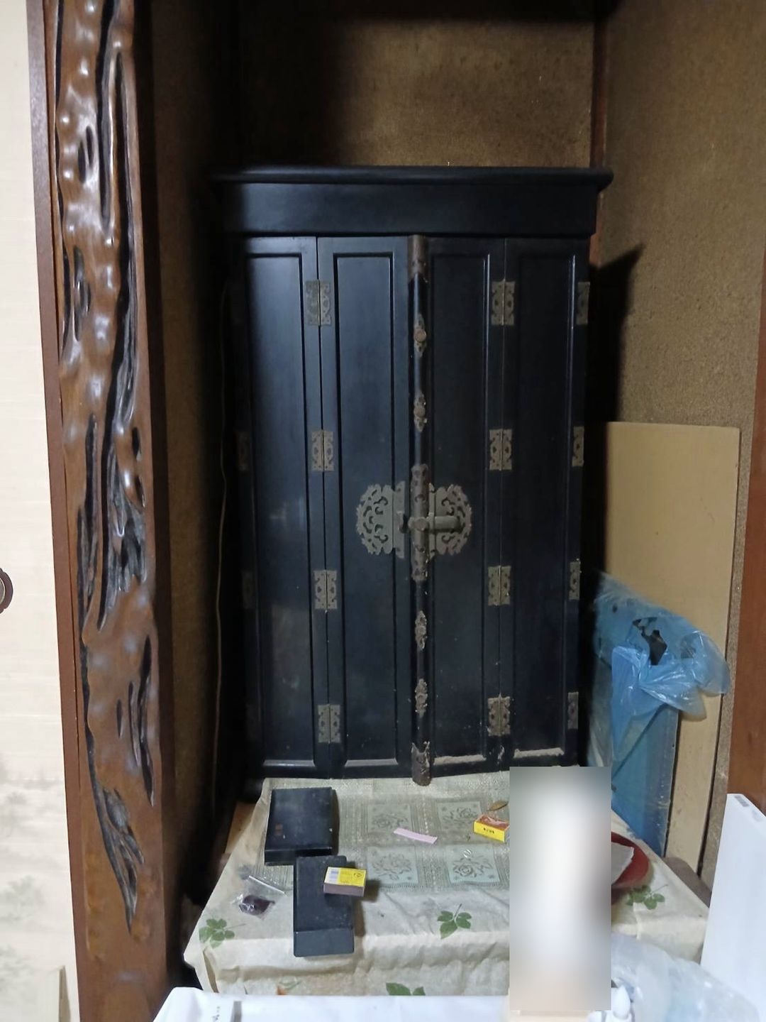 大阪府忠岡町のお仏壇の回収前。戸建1階の仏間に設置された高さ102cmのお仏壇